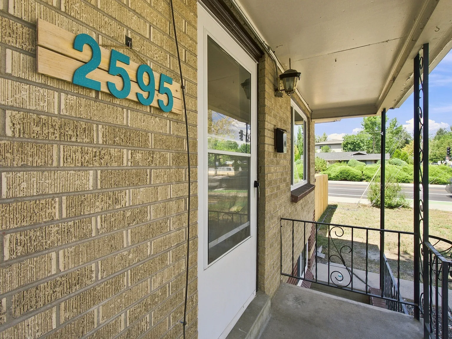 2 bed, 975 sqft, $2,300 — Photo 2