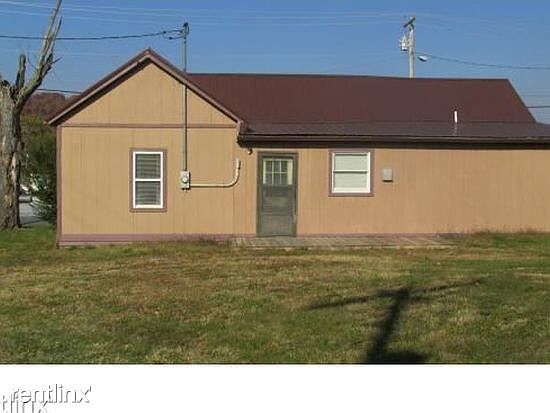 2nd image of 606 E Maple St