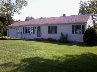 4 Applewood Ln, Holyoke, MA 01040