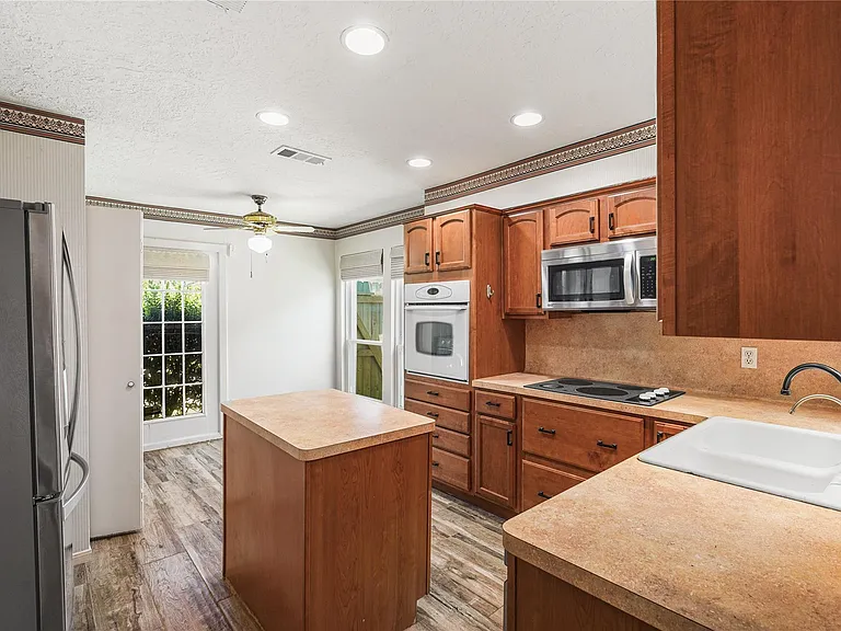 1516 Beaconshire Rd — Photo 11