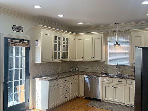 3rd image of 119 Derby Ln