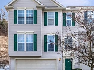 673 Village Green Blvd E, Mars, PA 16046