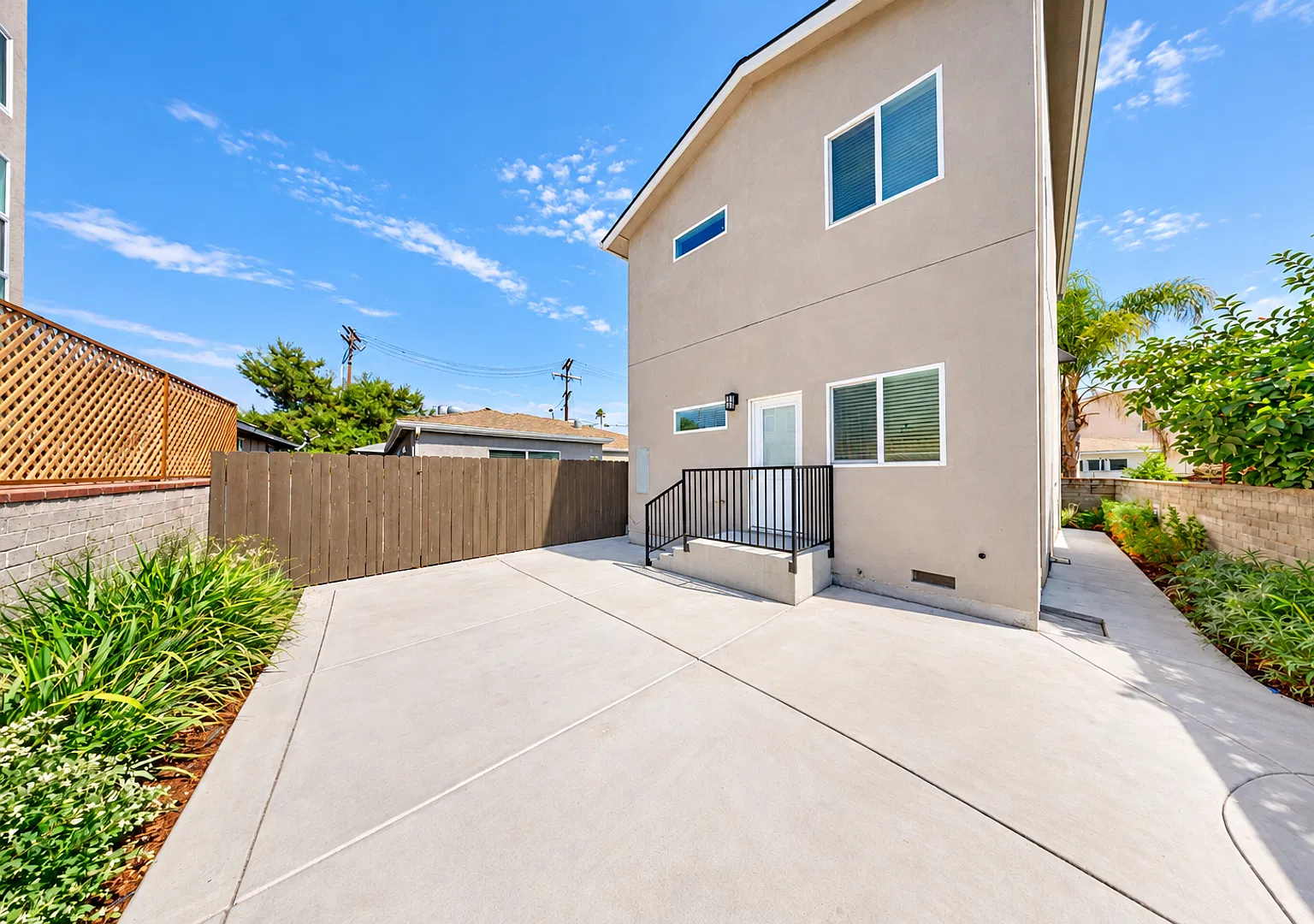 4BD/2BA with designated yard space! — Photo 1