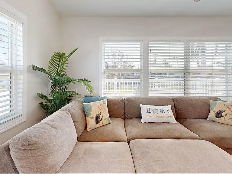 5560 Palmetto St — Photo 9