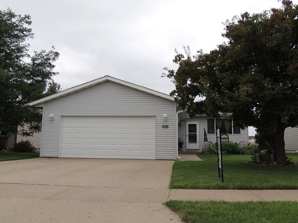 1st image of 2925 Lakeview Dr