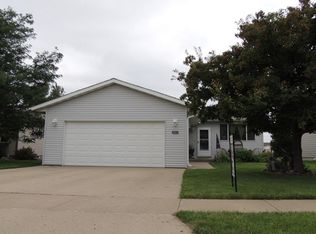 2925 Lakeview Dr, Yankton, SD 57078