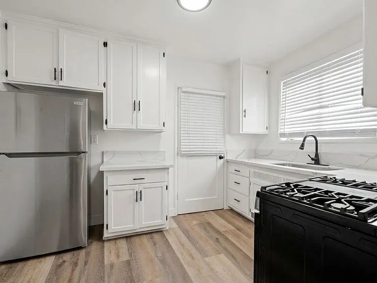 4320 Santa Rosalia Dr #B1 — Photo 3