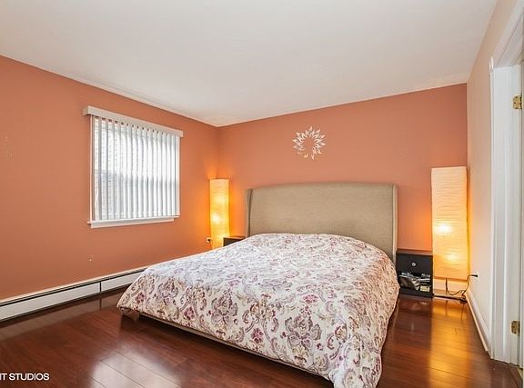 5th image of 705 Grove Dr APT 202