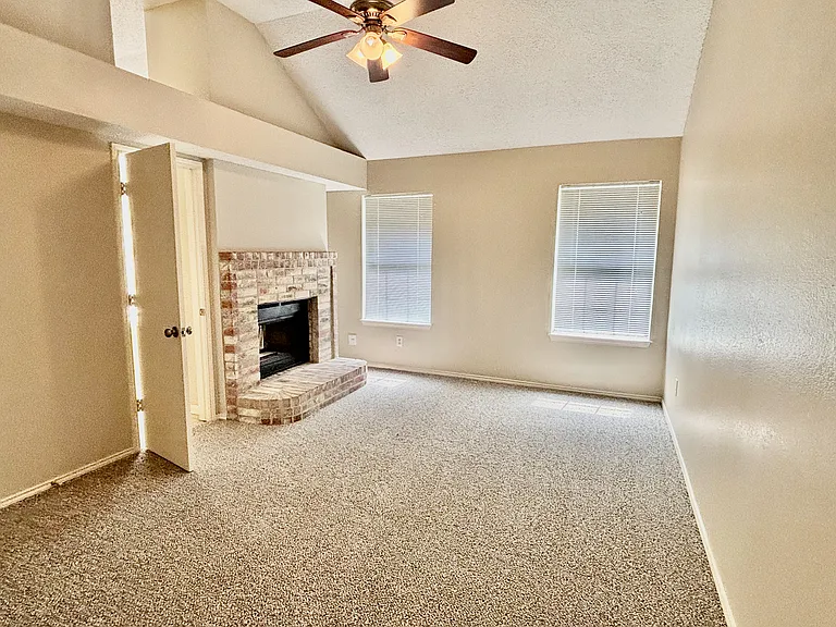 1701 Hillside Dr — Photo 8