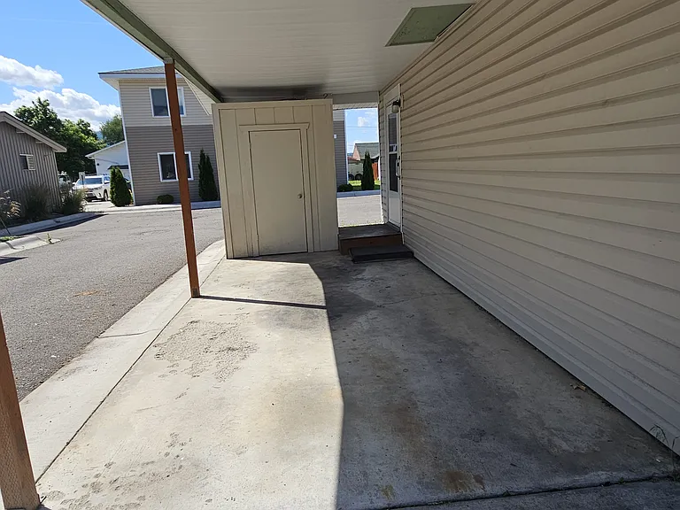 2411 Kensington Ave — Photo 2
