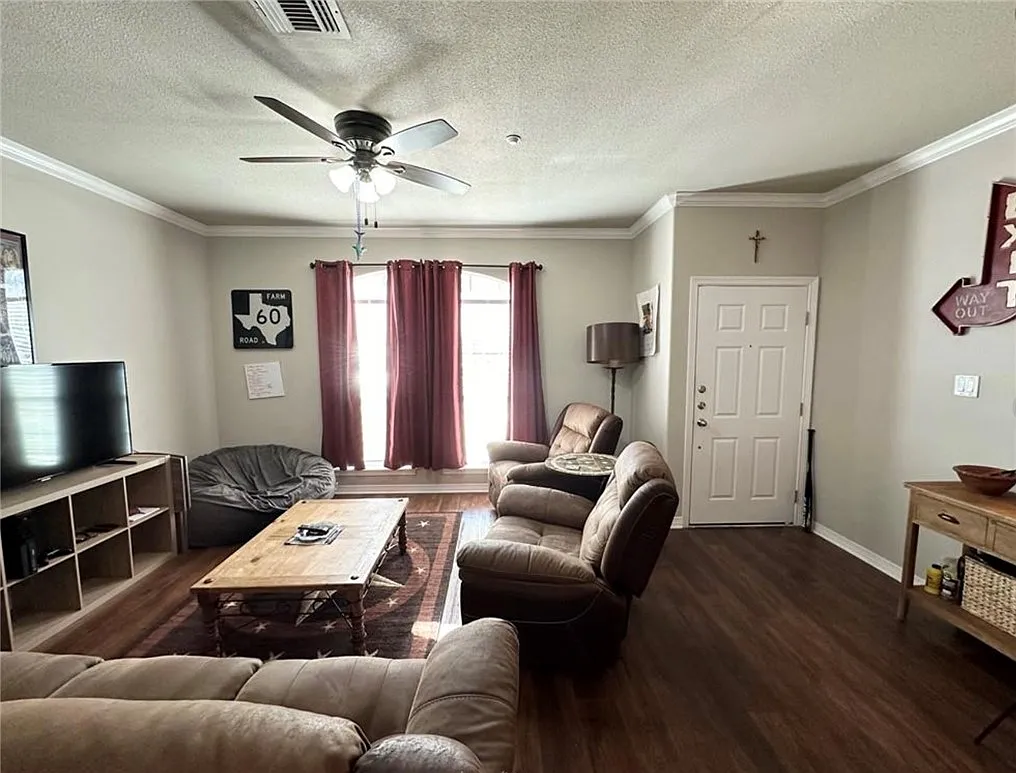 4 bed, 4.5 bath, 1856 sqft, $2,600 — Photo 3