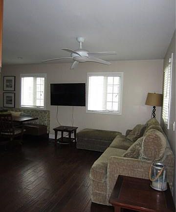3rd image of 121 36th St #B