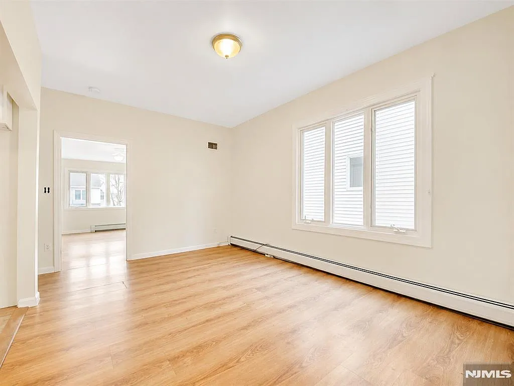 60 Morrissee Ave — Photo 3