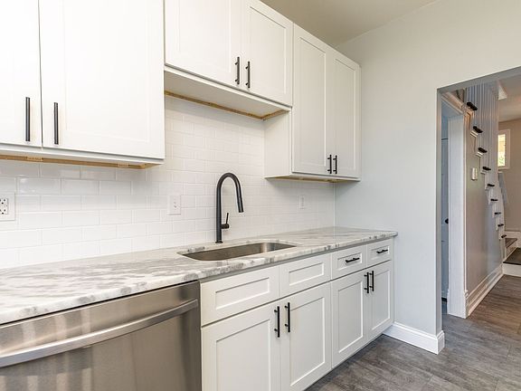 4th image of 1131 Forest Ave