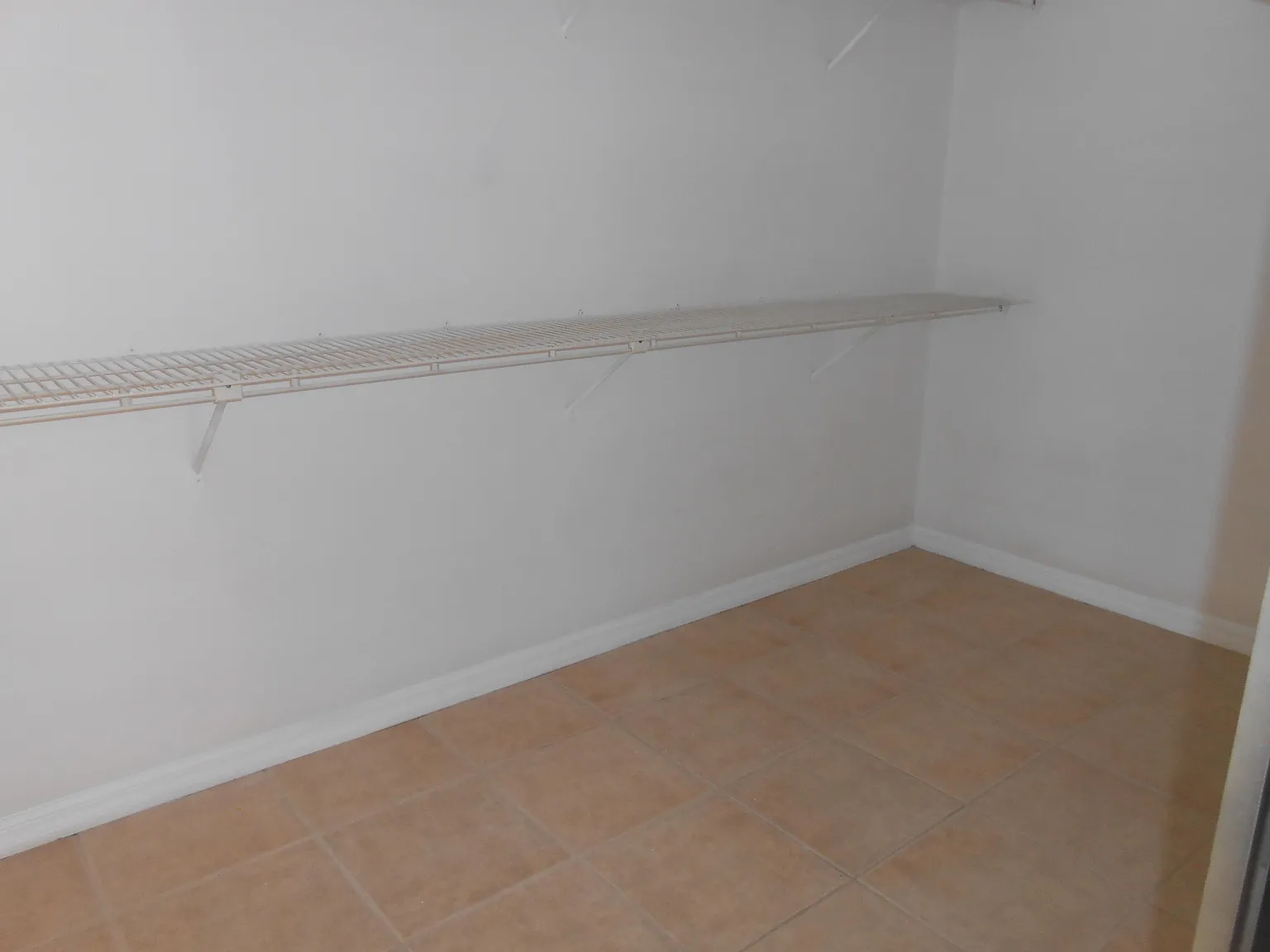 2 bed, 2.0 bath, 11040 sqft, $1,800 — Photo 4