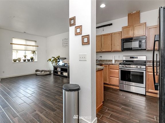 3rd image of 1449 52nd Street NE #904