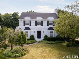 1030 Santa Cruz Dr SE, East Grand Rapids, MI 49506