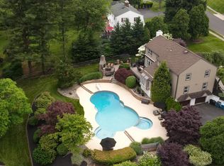 78 Meadowbrook Ln, Chalfont, PA 18914