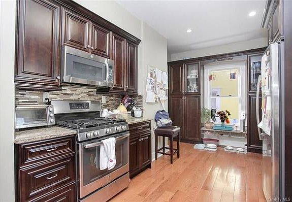 1st image of 68 Waller Ave Floor 1