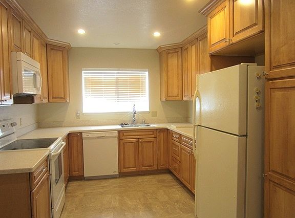 2nd image of 829 Rockwood Dr