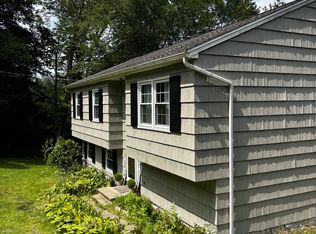 12 Scenic View Dr, Newtown, CT 06470