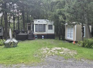142 Rainbow Dr, Gouldsboro, PA 18424
