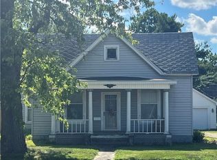609 N Main St, Paris, IL 61944