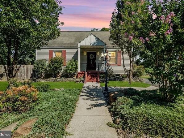 393 Collier Ave, Hamilton, NJ 08619