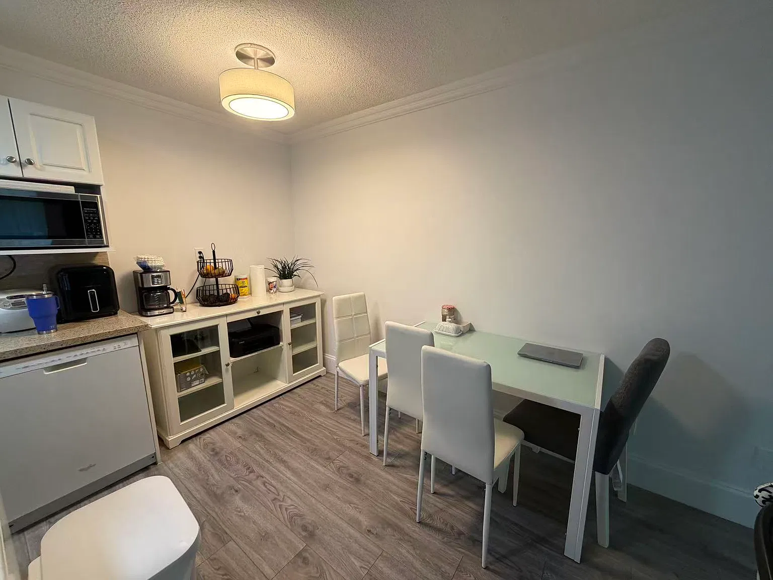 1 bed, 660 sqft, $1,880 — Photo 2