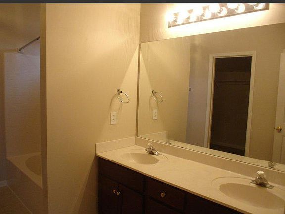 4th image of 3032 Harbor Lights Dr