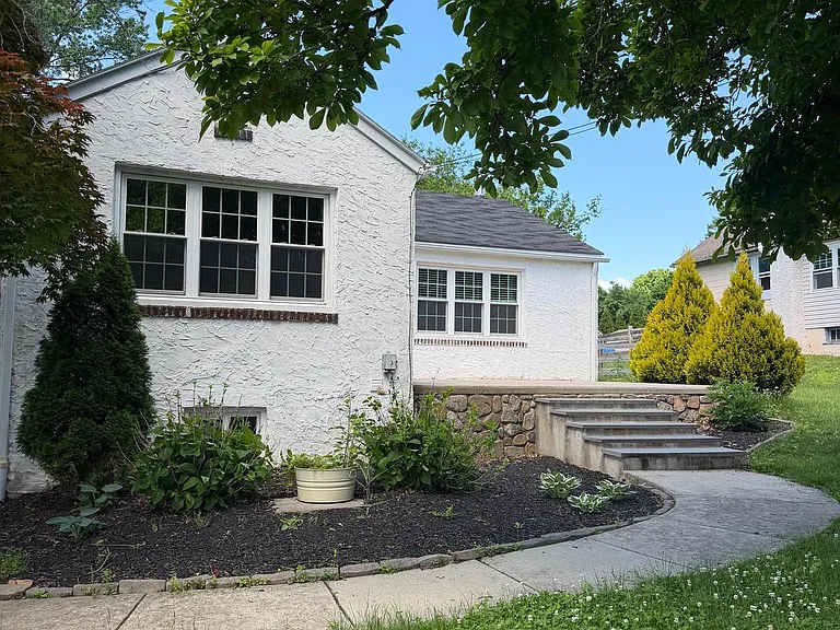 121 Macdade Rd — Photo 1