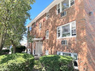 206 High St APT 1, Waltham, MA 02453