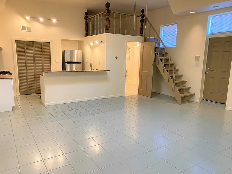 1841 W Chicago Ave #1R — Photo 3