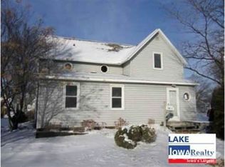 372 Center St E, Britt, IA 50423