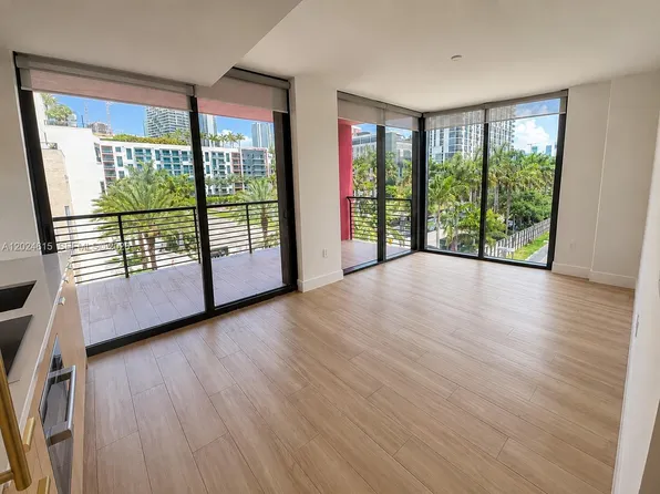 90 NE 32nd St, Miami, FL