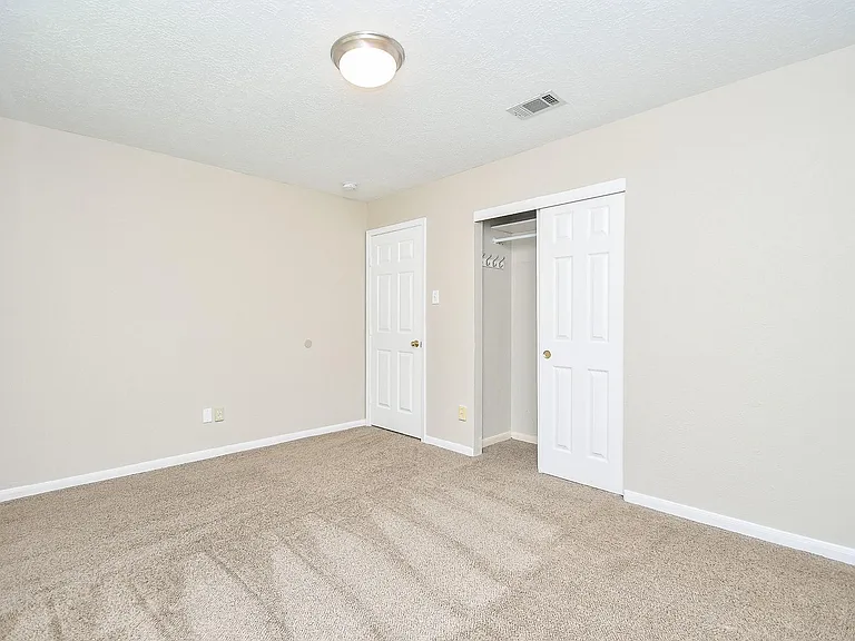 215 Windrift Ct — Photo 26