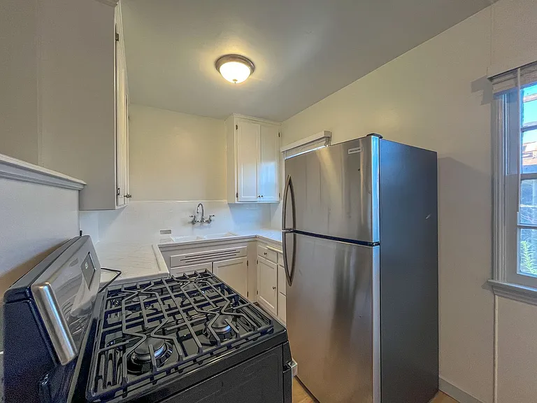 5919-5925 Crenshaw Blvd — Photo 5