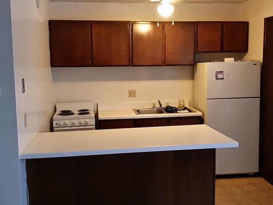2nd image of 815 S Emporia Ave APT 209
