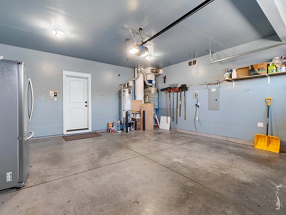5th image of 609 E 31st St