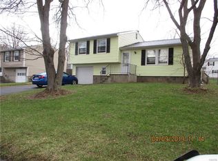 4266 Barnside Ln, Clay, NY 13041