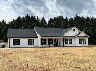 1021 Lee Acres Dr, Walnut Cove, NC 27052