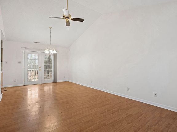 3rd image of 2626 Hitchcock Dr