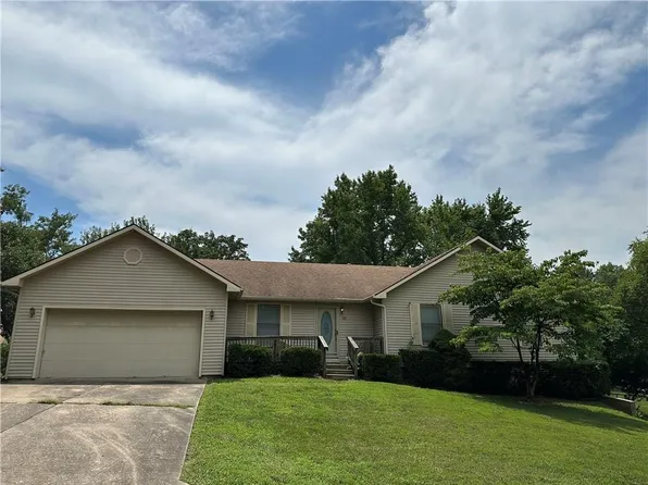 99 Hawthorne Hill Dr, Warrensburg, MO 64093
