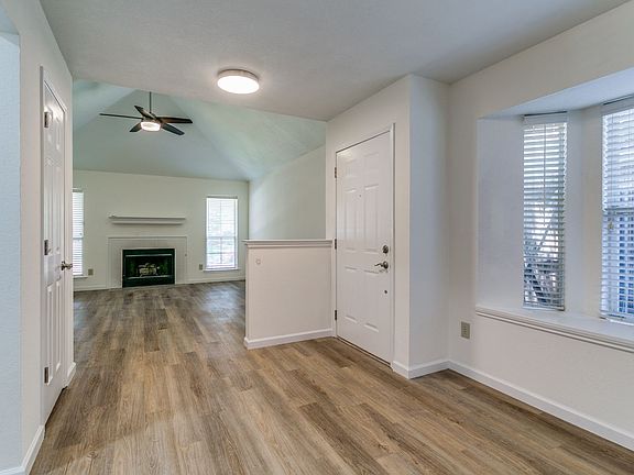 4th image of 405 Leisure Ln