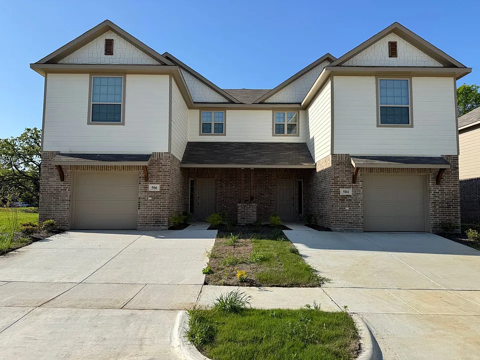 504 Saddle Ln