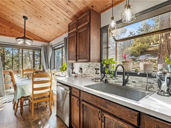 16616 Sandalwood Dr, Pine Mountain Club, CA 93222