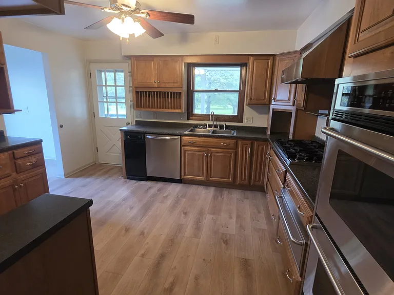 199 Lakeview Dr — Photo 17