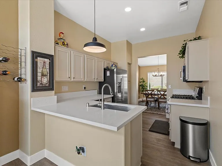 2705 Valley Downs Dr — Photo 11