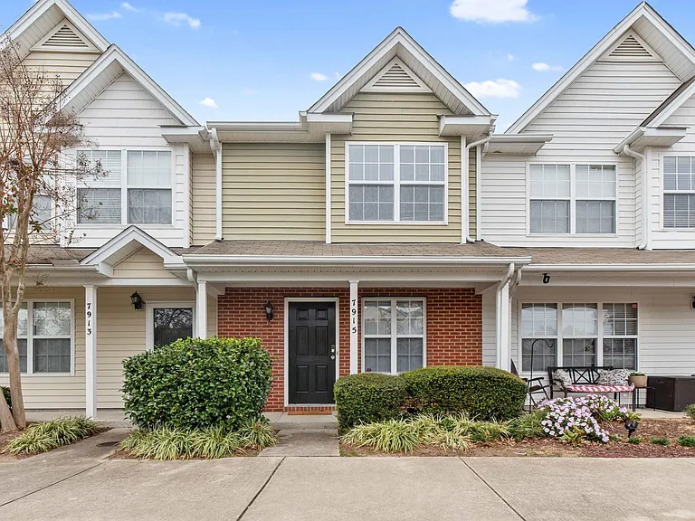 7915 Averette Hill Dr — Photo 1