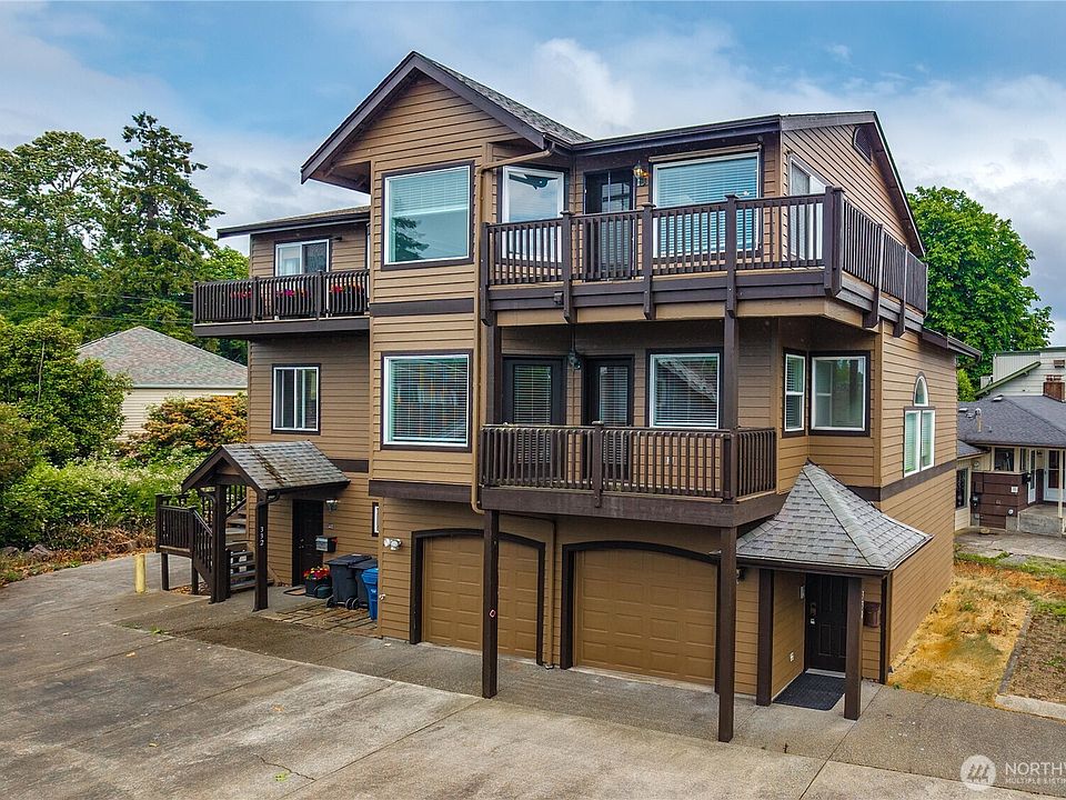 1st image of 330 E Bay Drive NE